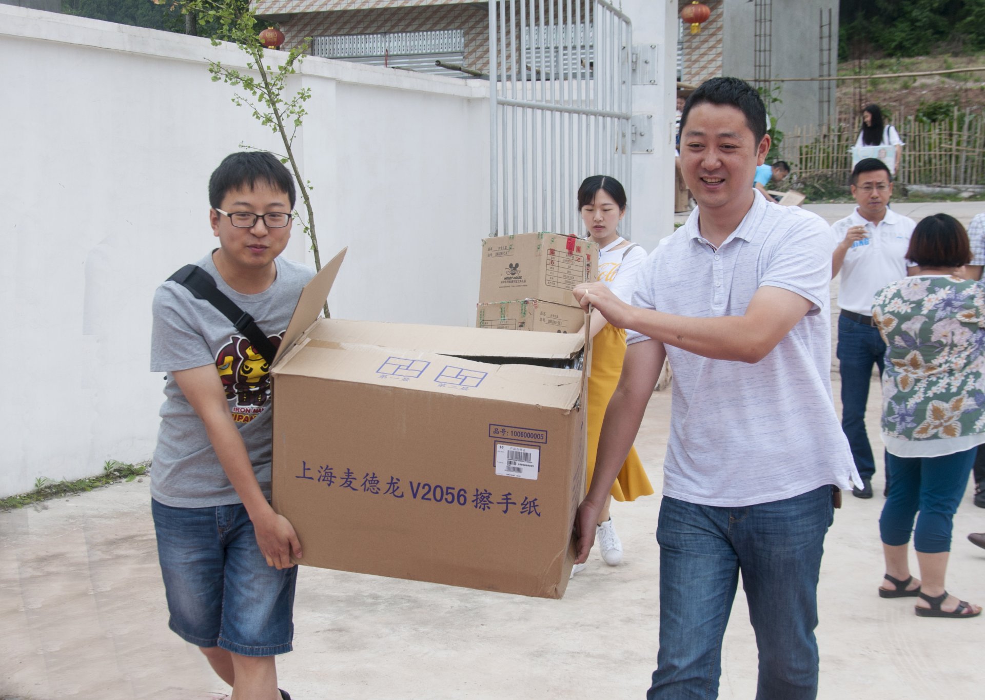 给那里的孩子们送上无尽关爱