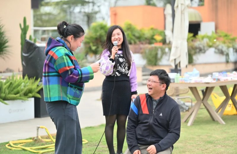 组织全体女职工及男职工代表赴郫都区东