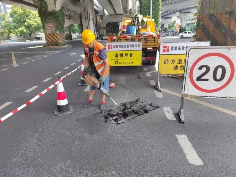大家以汗水诠释担当